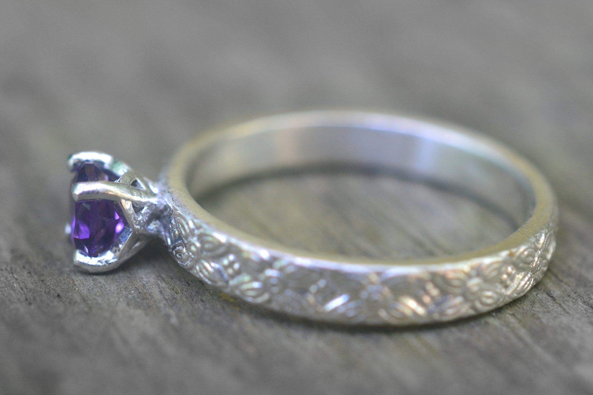 Womens Purple Amethyst Poesy Ring in Silver