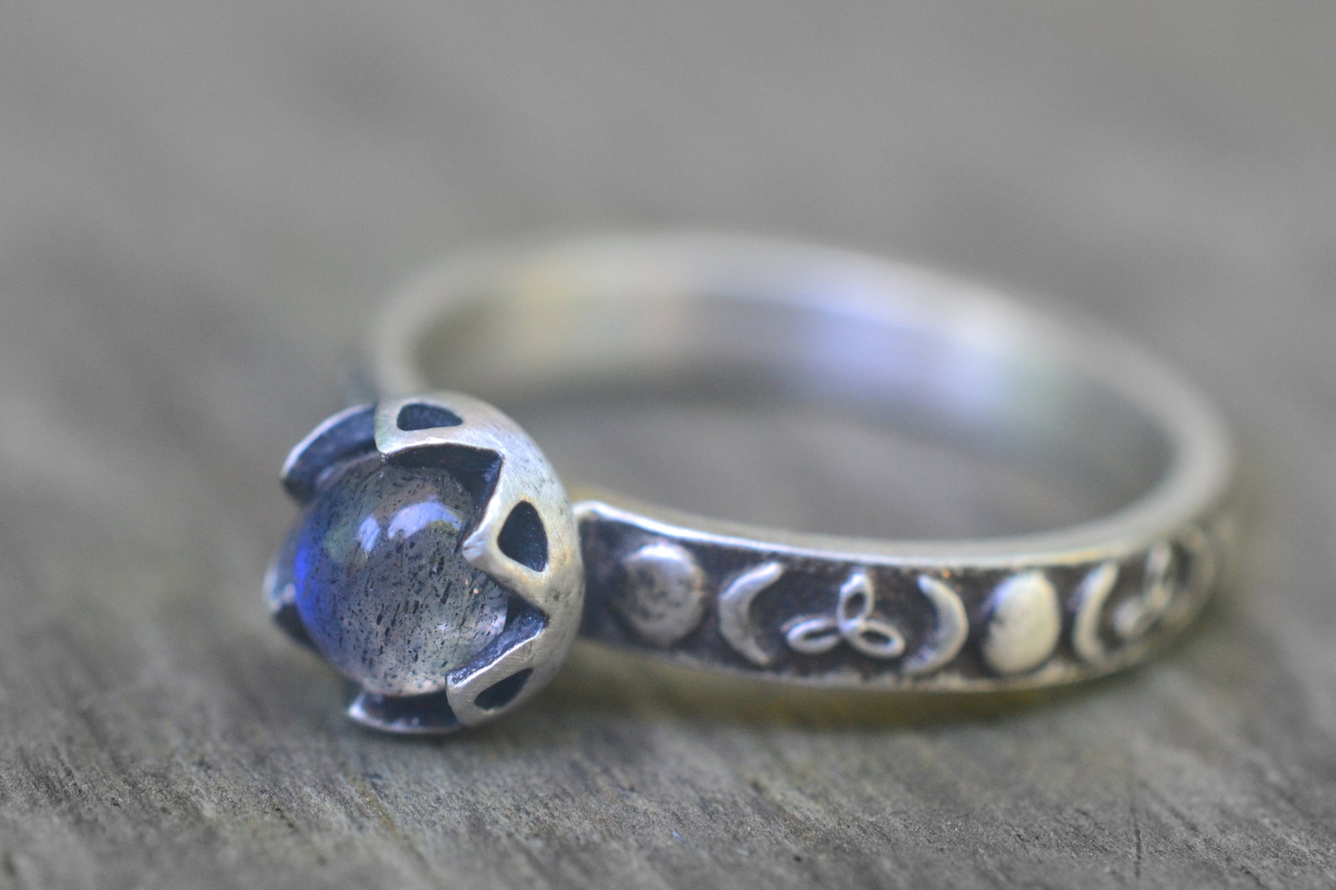 5mm Labradorite Moon Goddess Ring in Silver