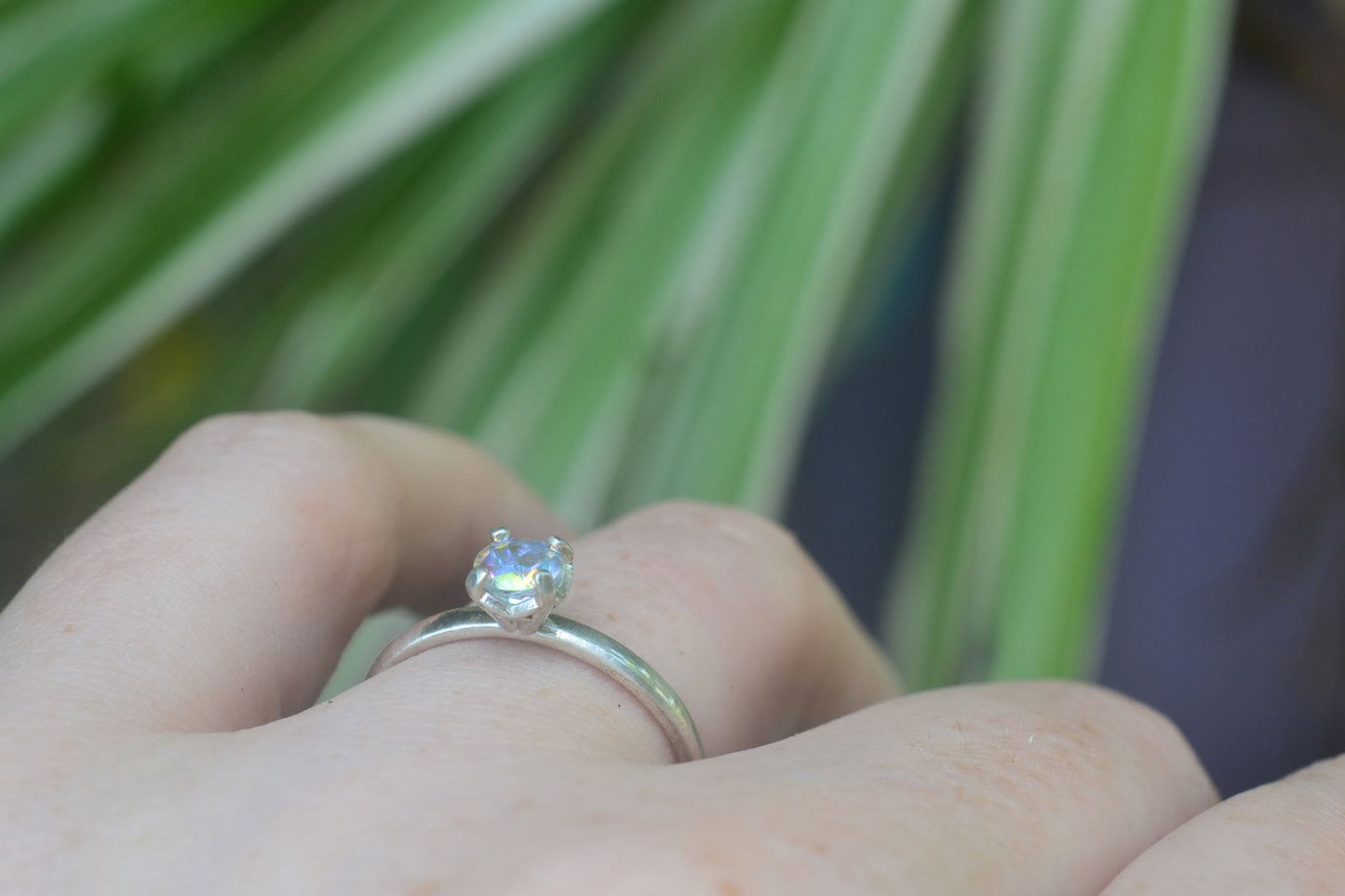 5mm Round Faceted Mercury Mist Topaz Ring