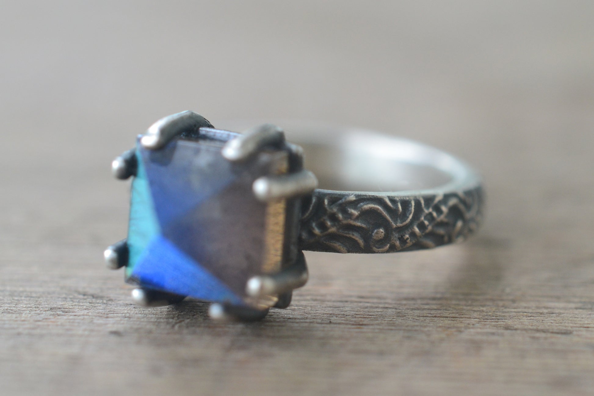 Gothic Labradorite Scroll Ring In 925 Sterling