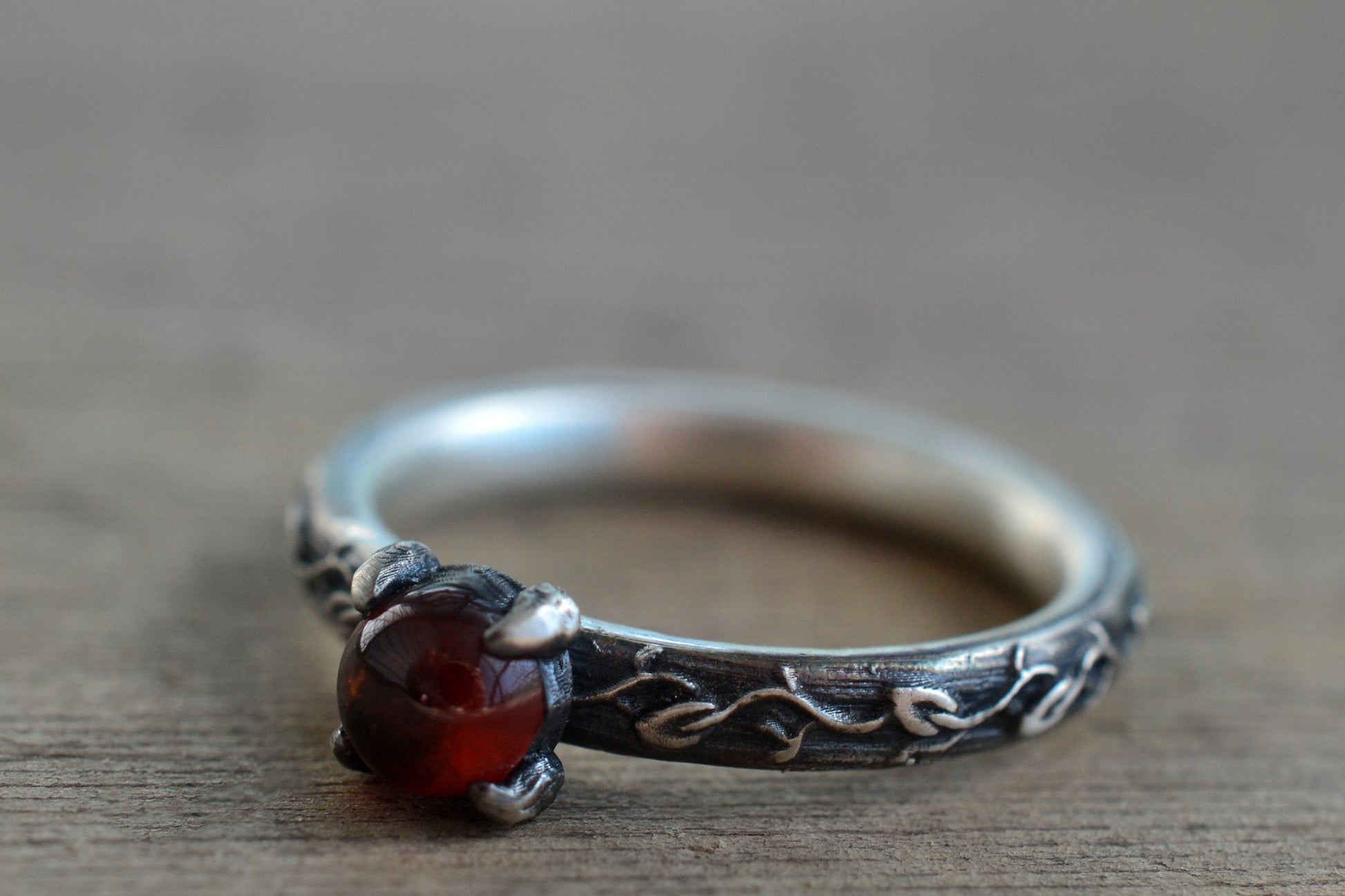 5mm garnet ring with vine leaf pattern