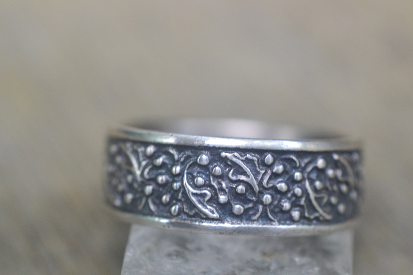 Oxidised Silver Yule Berry & Leaf Band