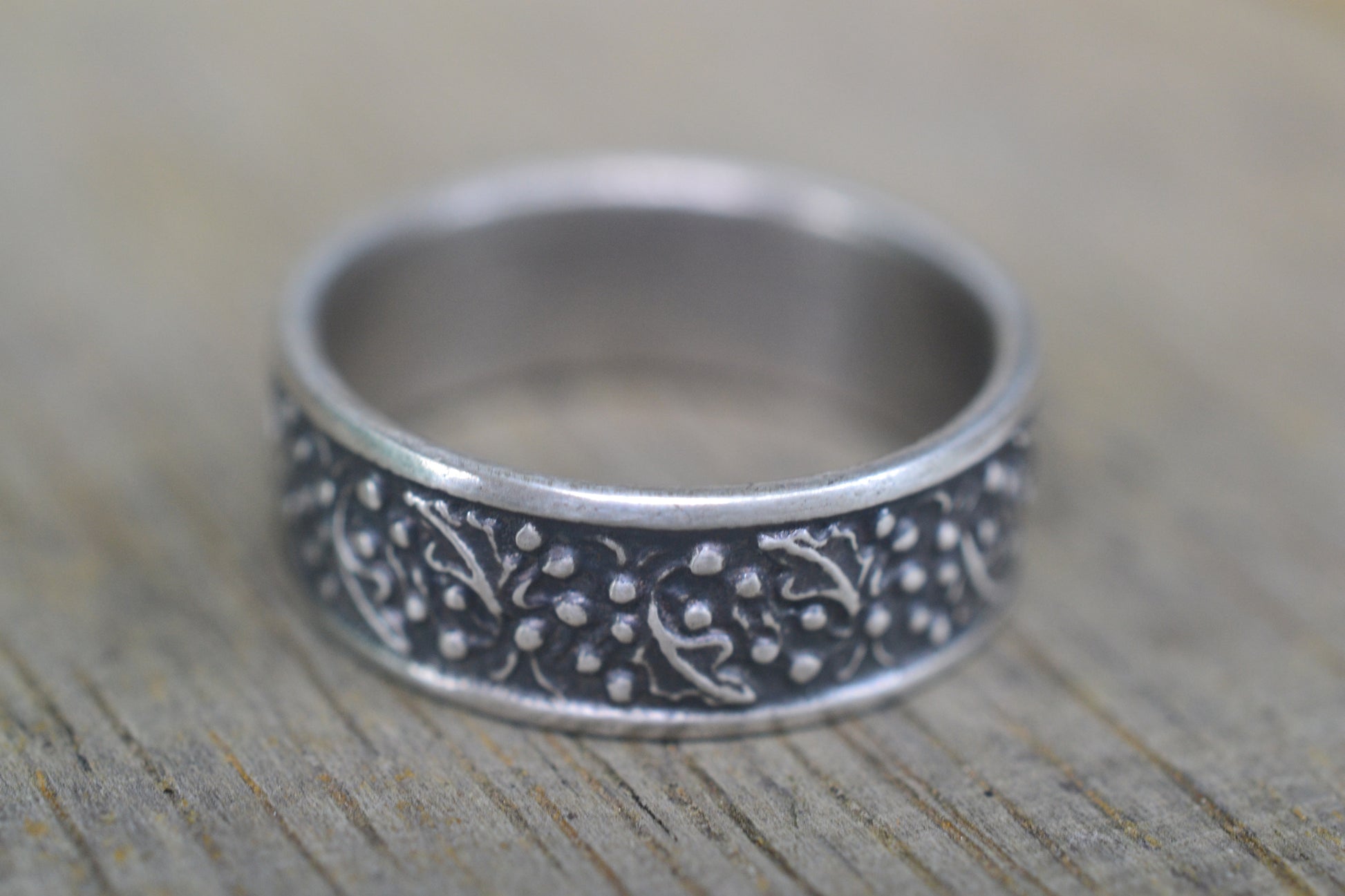 7mm Wide Berry & Yule Leaf Wedding Band