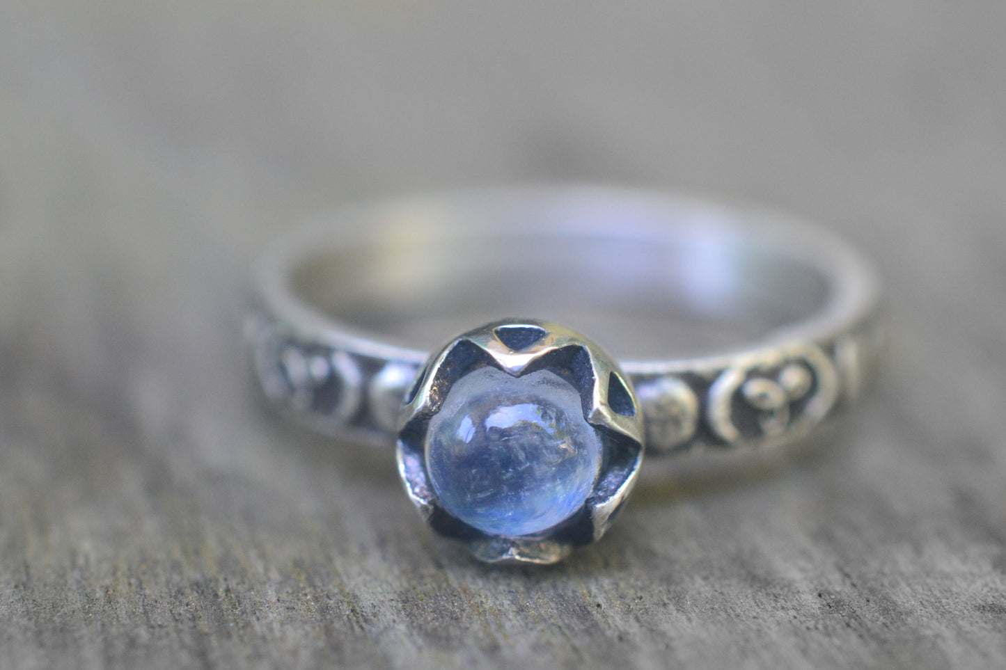 5mm Rainbow Moonstone Ring in Oxidised Silver