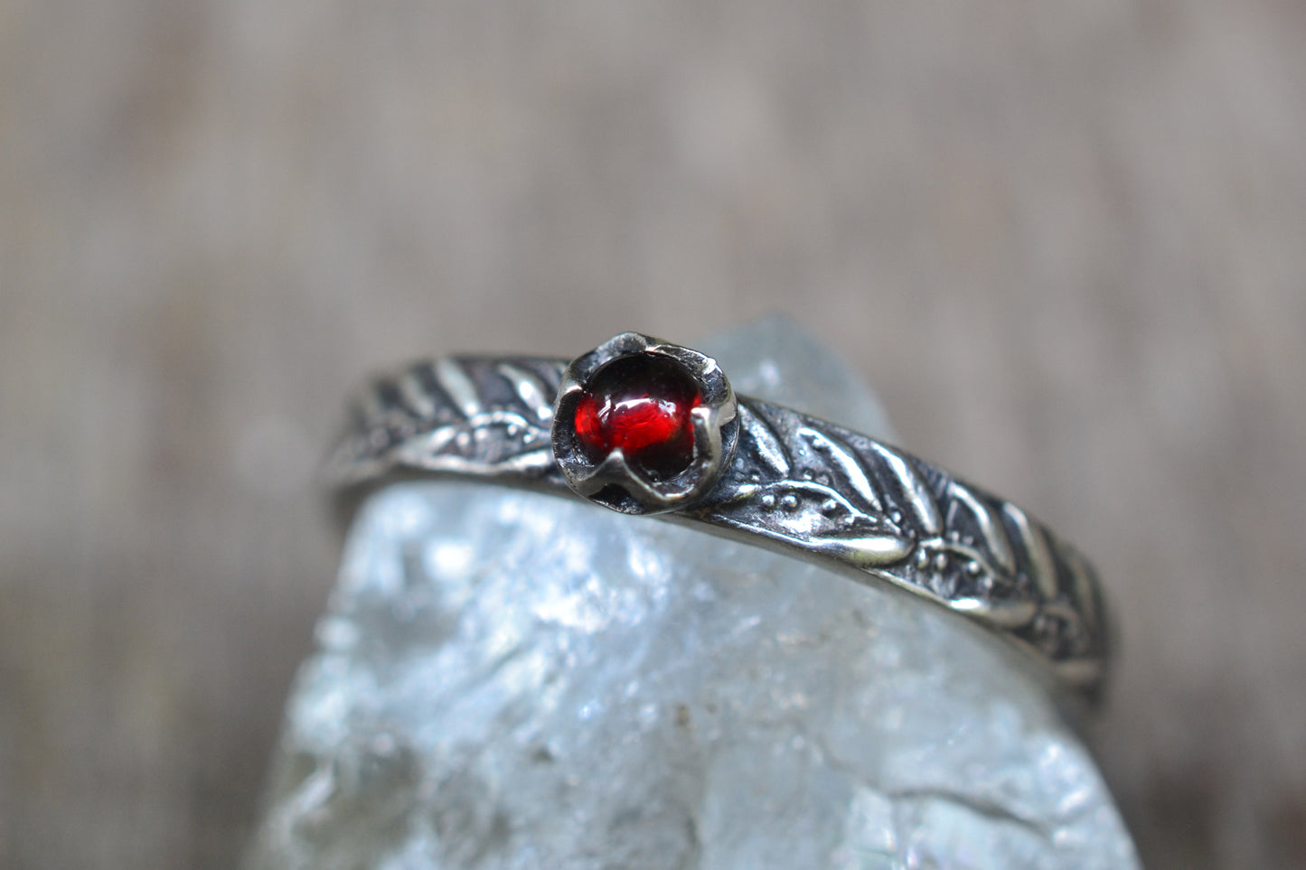 3mm Garnet Poesy Ring With Gum Leaf Pattern