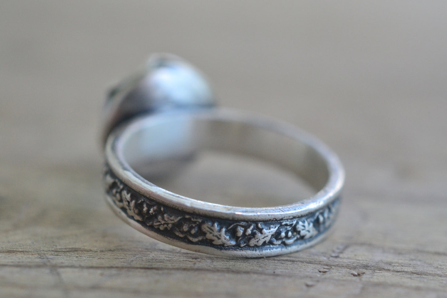 Womens Oak Leaf Ring With Bezel Set Peridot