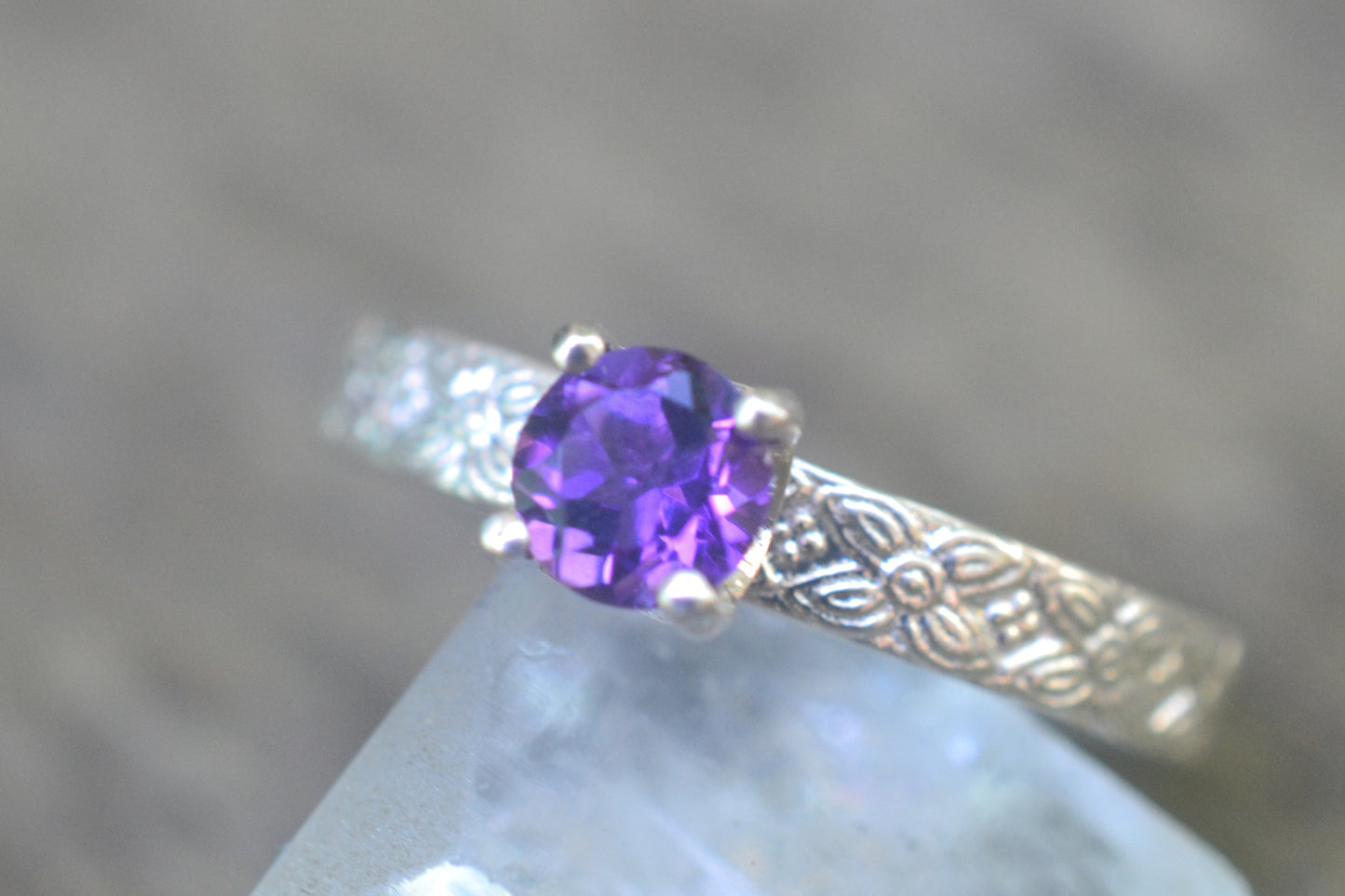 5mm Purple Amethyst Engagement Ring in Silver