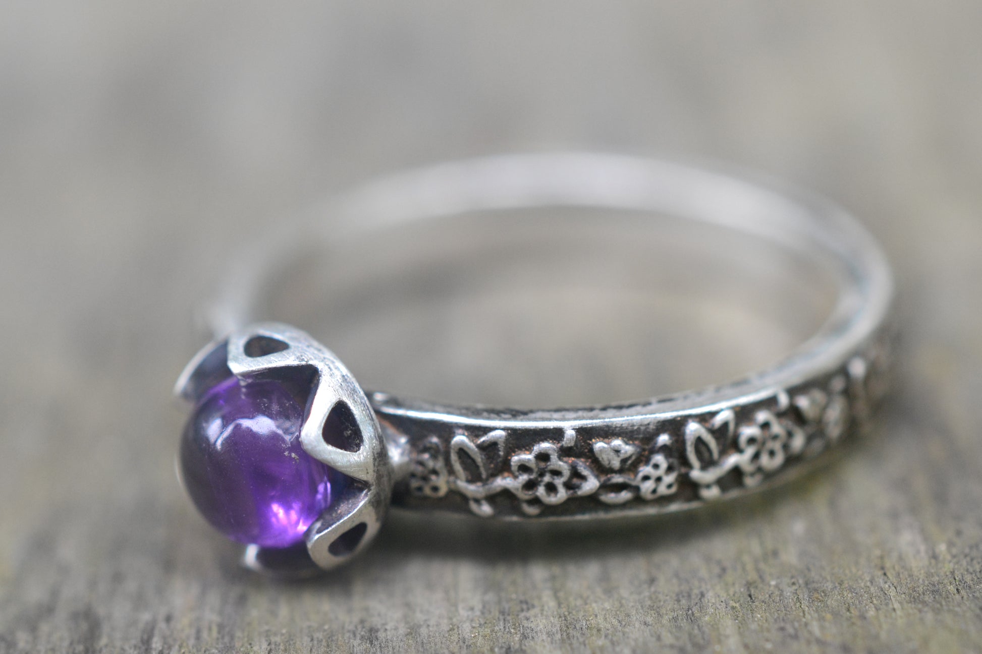 Purple Amethyst Rose Leaf Poesy Ring in Silver