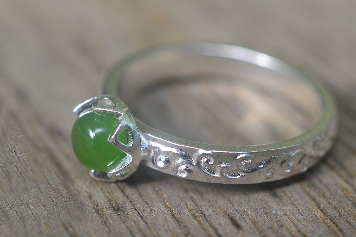 5mm Jade Ring With Silver Swirl Design