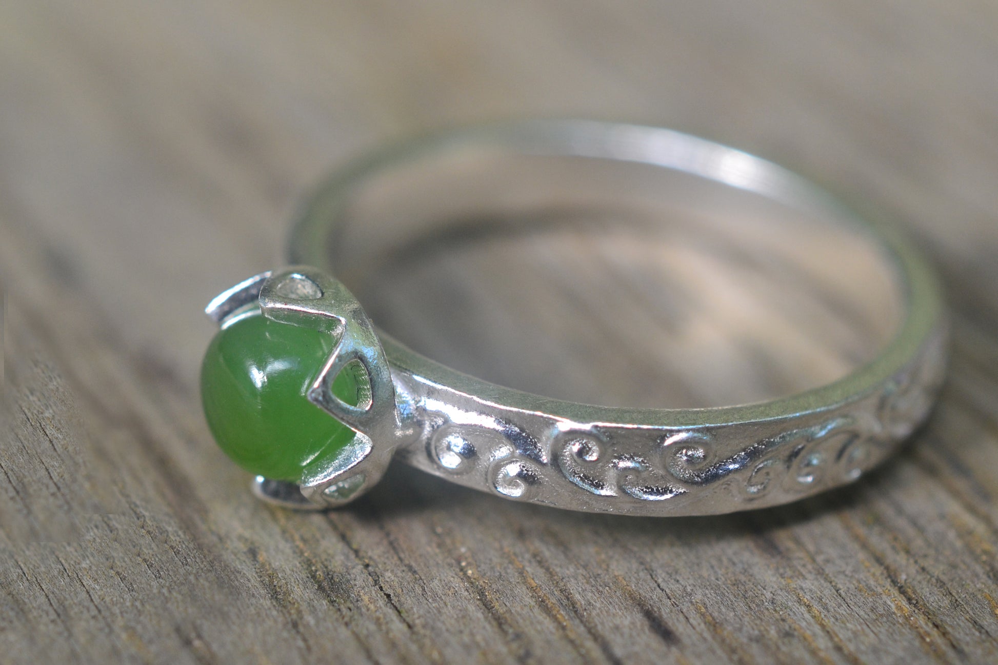 5mm Jade Ring With Silver Swirl Design