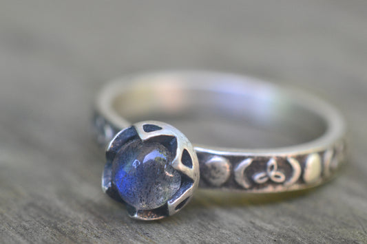 5mm Labradorite Triple Moon Goddess Ring