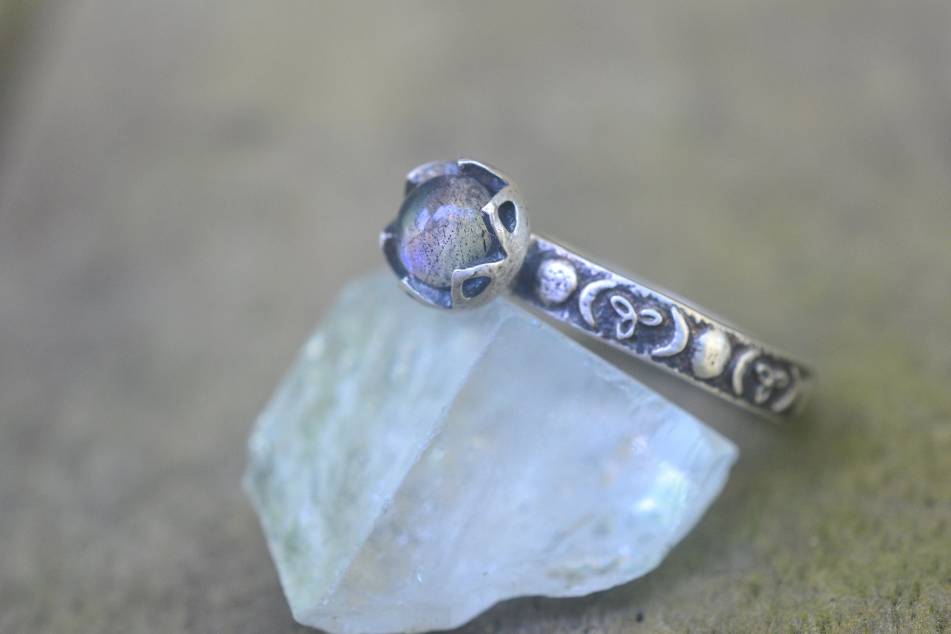 Triple Moon Ring in Silver With Labradorite