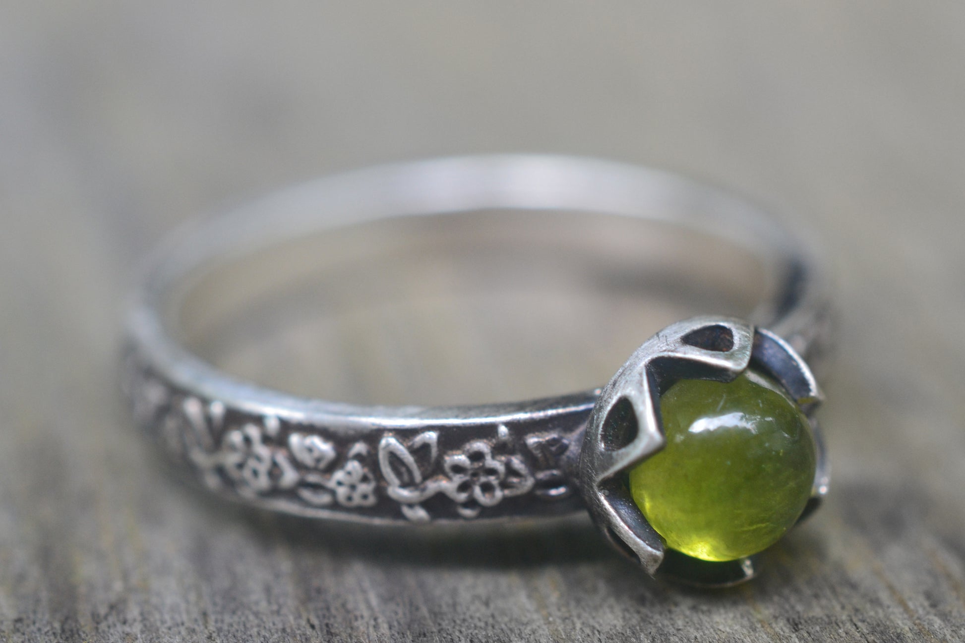 5mm Vesuvianite Stack Ring With Rose Leaf Band