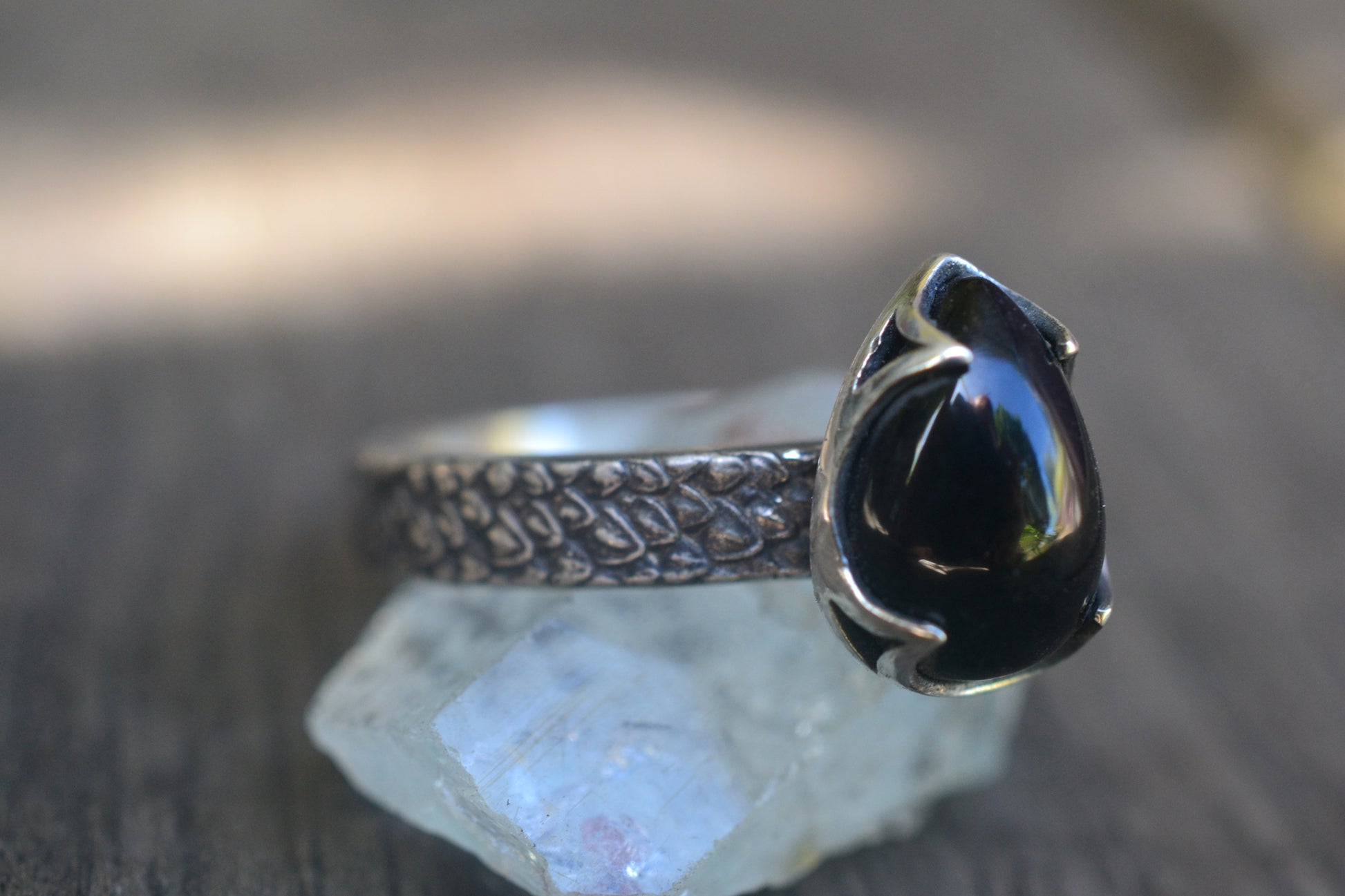 Pear Shape Onyx Ring With Dragon Scale Design