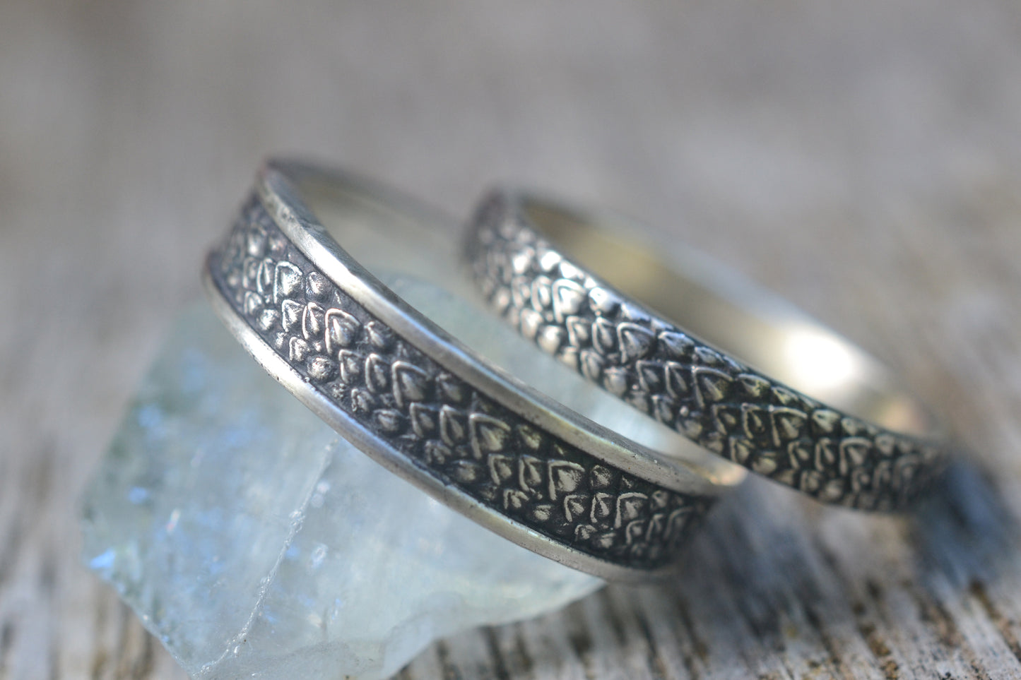Couples Wedding Band Set With Dragon Scales