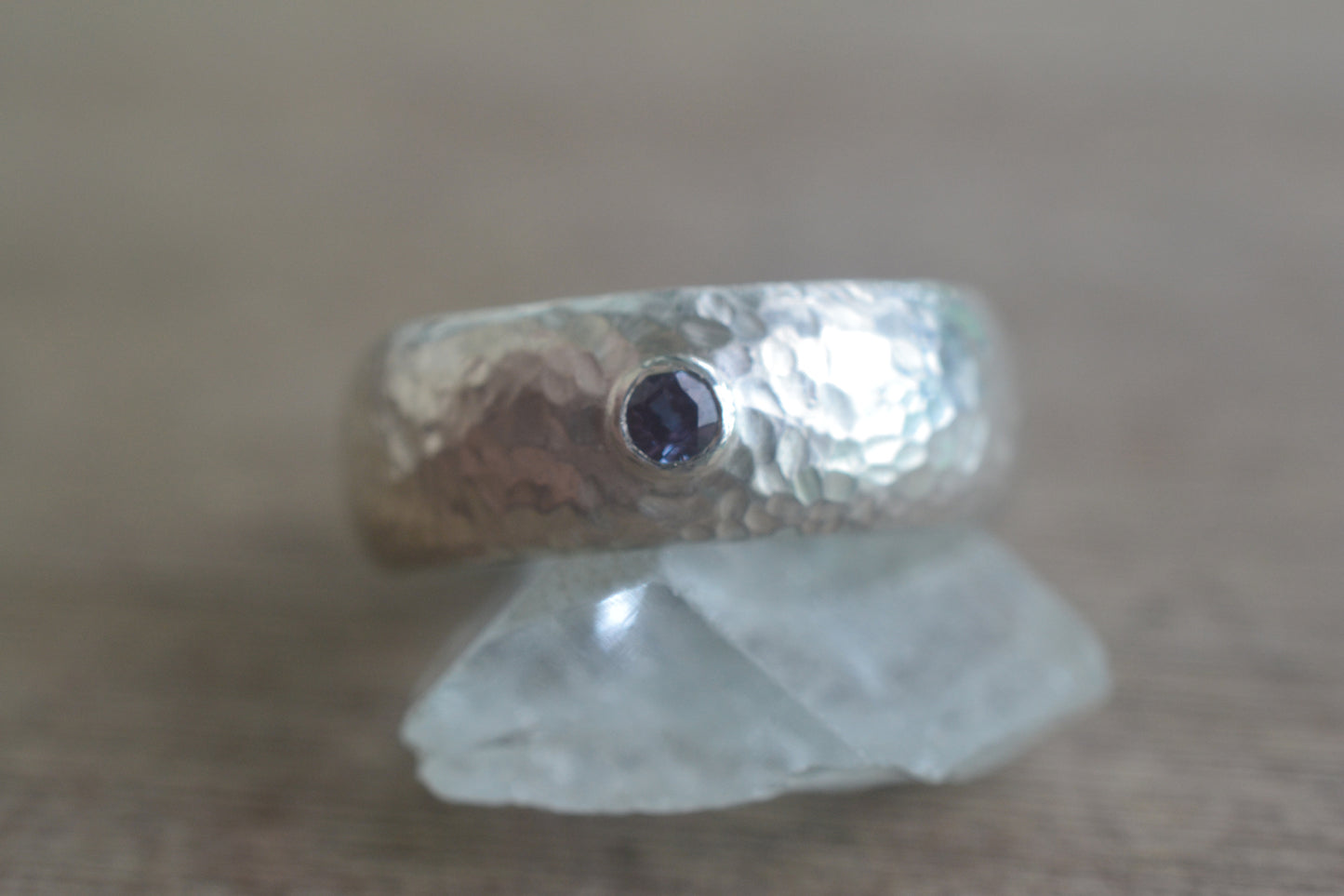 Hammered Silver Band With Tube Set 3mm Stone
