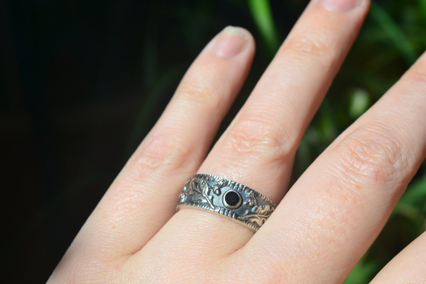 Black Spinel & Oak Leaf Wedding Band in Silver