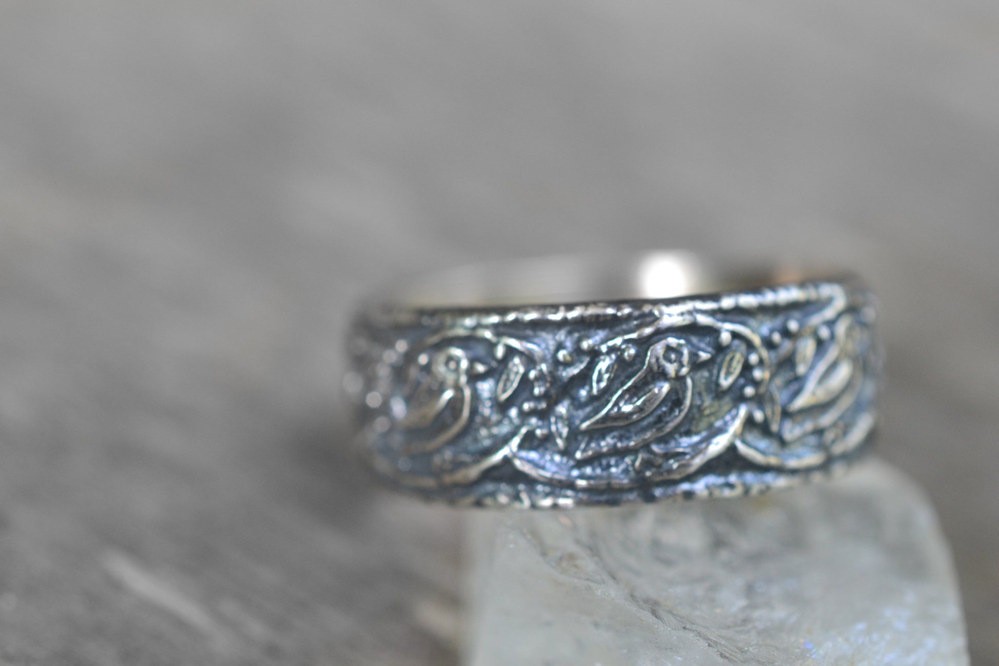Oxidised Silver Magpie & Berry Wedding Band