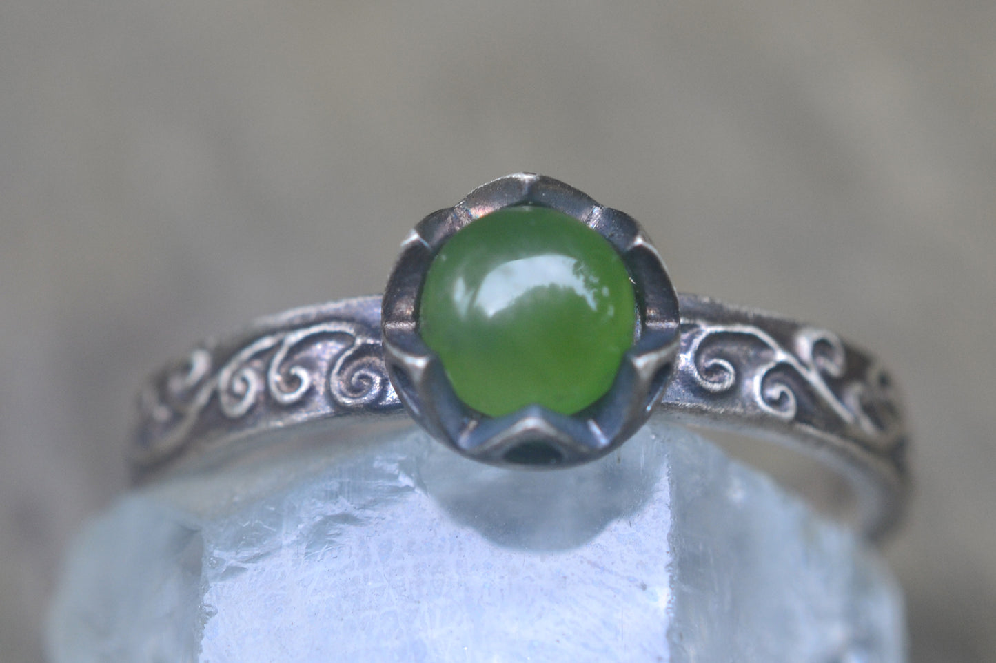 5mm Jade Poesy Ring With Swirl Pattern Band