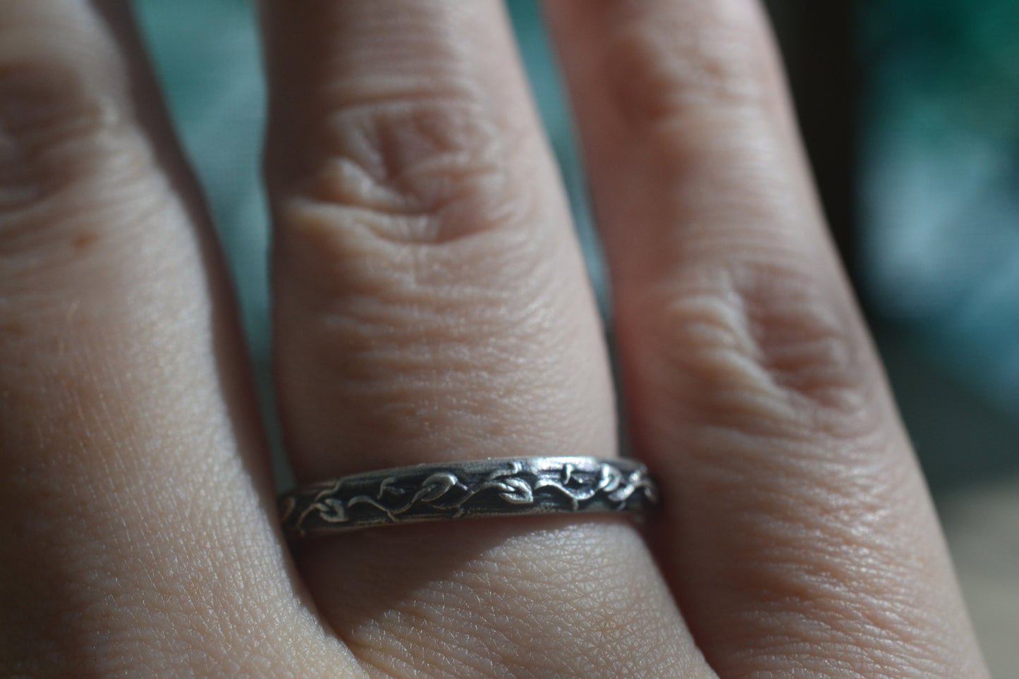 trailing vine leaf pattern ring in recycled sterling