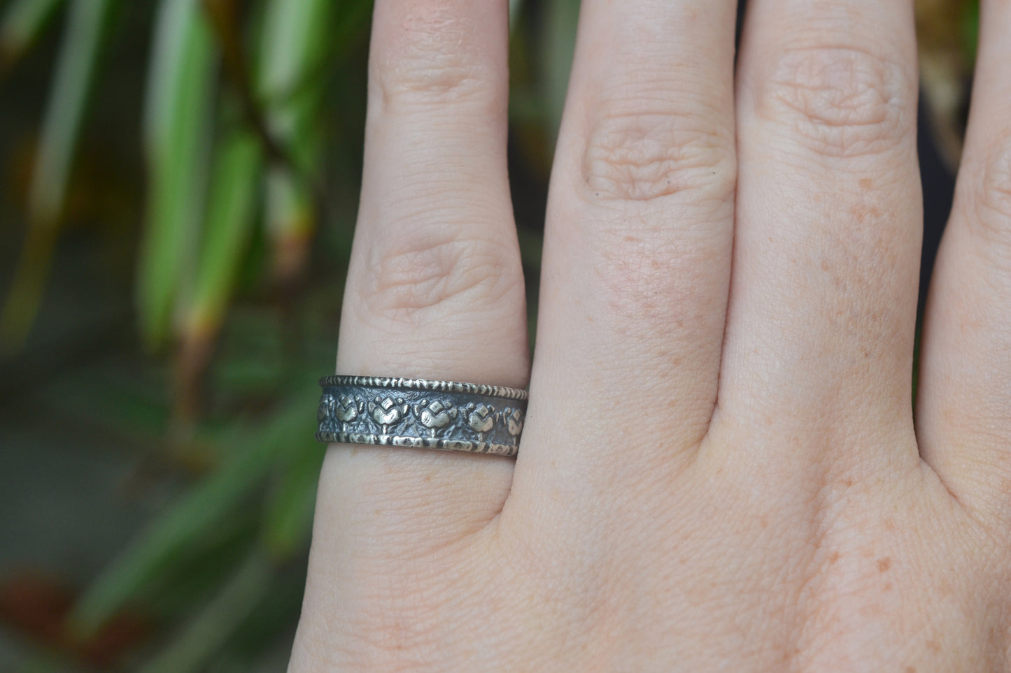 6mm Wide Lotus Pattern Wedding Ring in Silver
