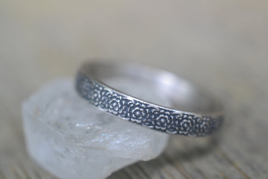 Womens Chrysanthemum Wedding Band 