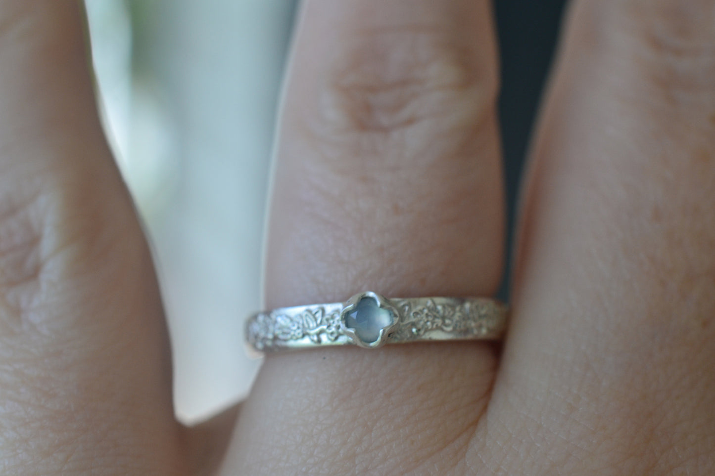 Rose Leaf Pattern Ring With Natural Chalcedony