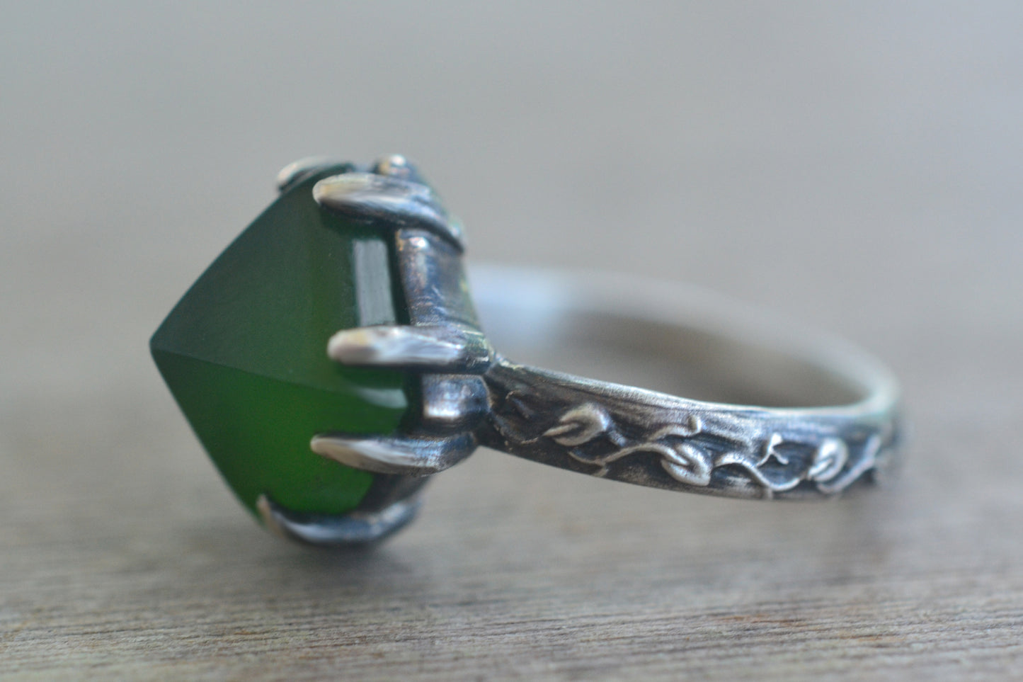 Serpentine Ring With Oxidised Vine Leaf Band