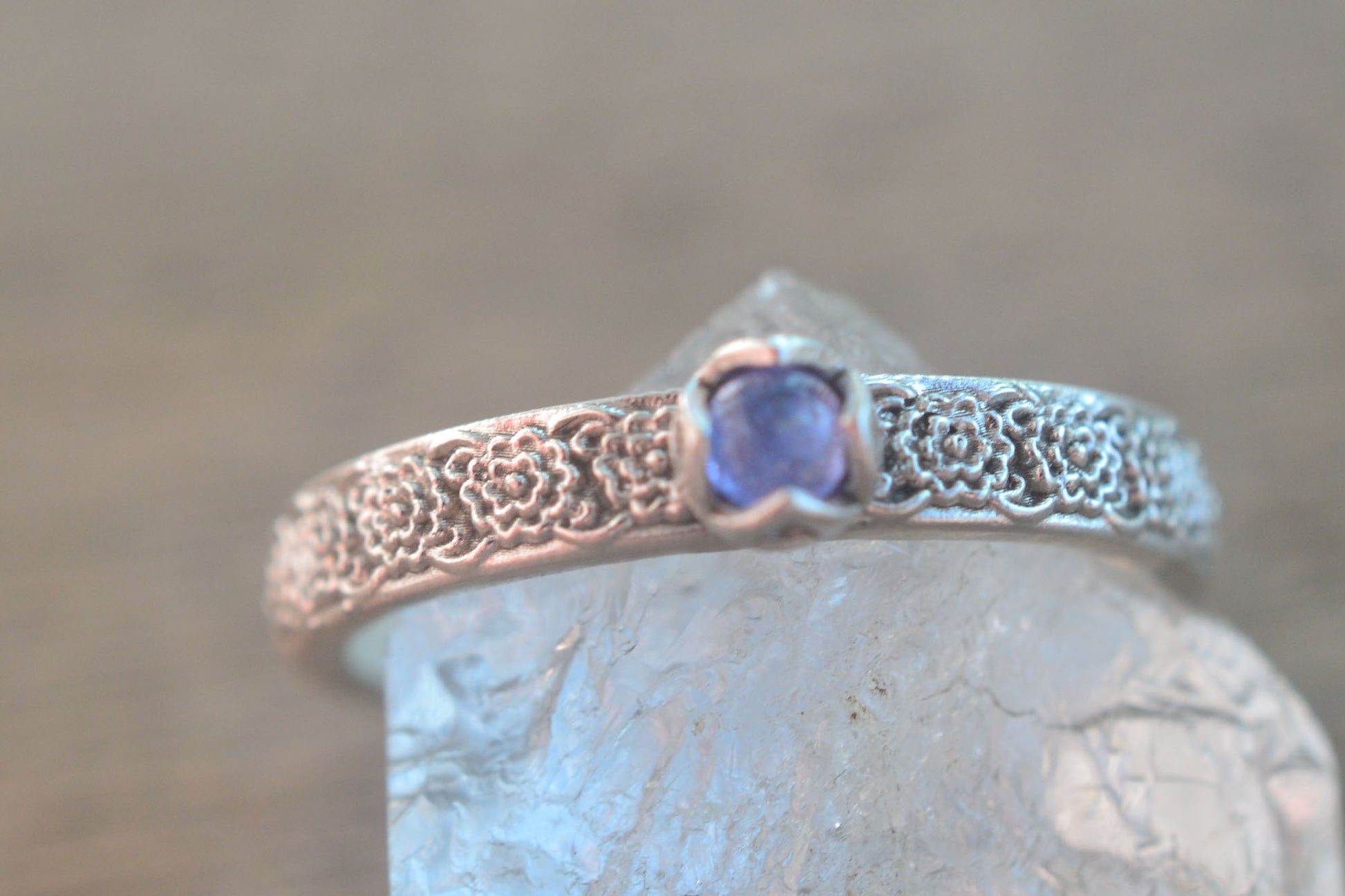 Flower Pattern Silver Ring With Tanzanite Cabochon