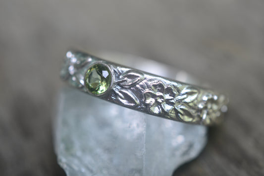 Wild Rose Wedding Band With Natural Peridot